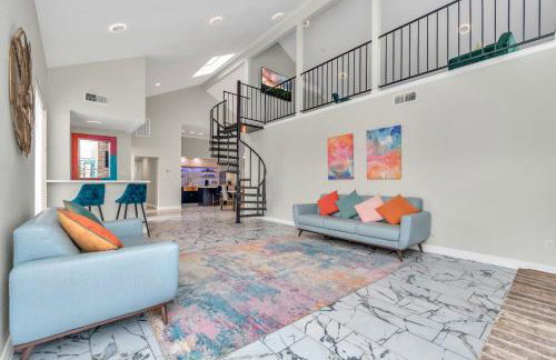 AccessibleGem 3BR Jacuzzi & Air Hockey Sleeps 13 Chinatown - Foto 59