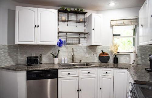 Lux 3 bedroom townhouse 1 block from the beach - Photo 68