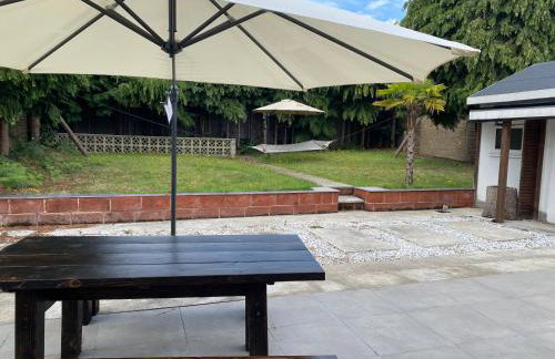 6 Bedroom Bungalow Ascot Racecourse LegoLand Windsor Castle 75" TV - Foto 31