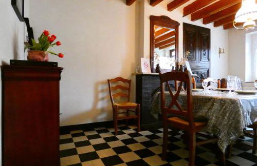 Escapade Paisible: Gîte pour 8 à Saint-Hilaire-sur-Yerre, Jardin Clos, Proche Chateaudun et Chartres - FR-1-581-131 - Foto 9