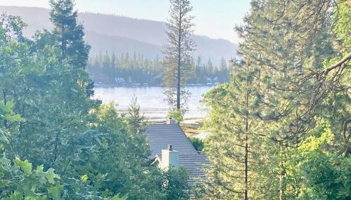 Near Yosemite Bass Lake Cabin with Hot Tub, Lake View, Pet Friendly - Photo 3