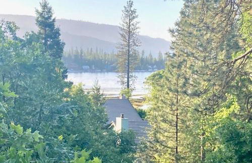 Near Yosemite Bass Lake Cabin with Hot Tub, Lake View, Pet Friendly - Photo 3