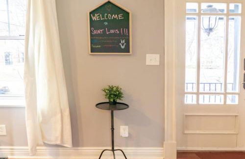 Classic Soulard 4BR Private Yard ABODEbucks - Foto 17