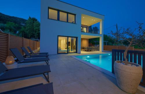 Villa Viverum with heated salt water pool - Photo 7