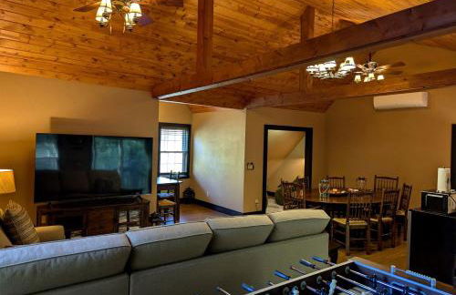 Spacious Mountain Retreat with Bonus Game Room Near Asheville, Barnardsville, NC - Foto 8