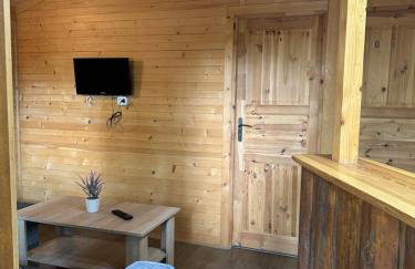 Domek nad jeziorem Wilczyńskim dla czterech osób, sypialnia z łożem małżeńskim oraz salon z rozkładanym narożnikiem - Photo 21