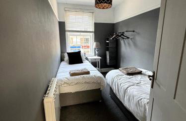 Canford Cliffs Apartment - Photo 4