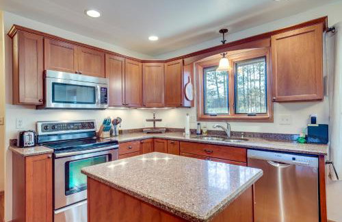 Pet-Friendly Tomahawk Home Deck and Private Hot Tub - Foto 6