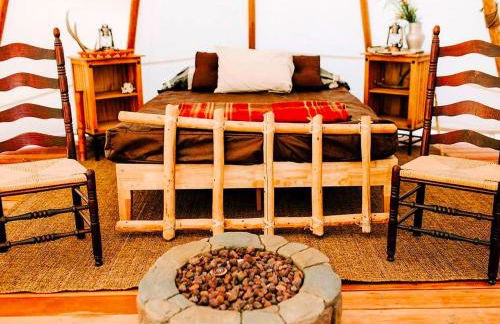 Cozy and Authentic Tipi Rental on Working Horse Ranch near Denver, Colorado - Foto 4