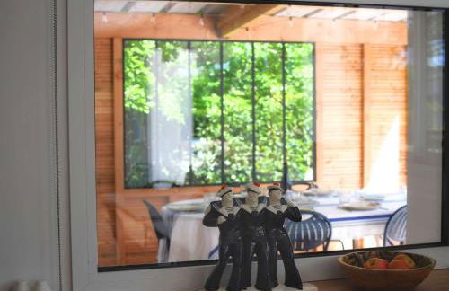 Superbe maison rénovée, 250m de l'océan, 12 pers, terrasse, jardin, proche plage Kerleven et golf - FR-1-481-164 - Foto 18