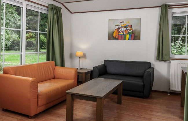 Cosy Chalet With Combi-microwave, Next to a Nature Reserve - Photo 7