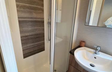 L60, Two bedroom caravan - California Cliffs, Parkdean Resort, Scratby - Sleeps 6, bed linen, towels plus Wi-Fi included - Sorry no pets - Foto 16