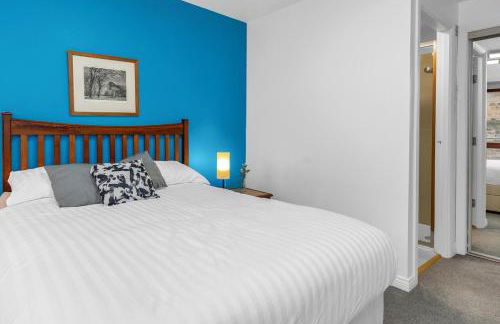 Modern 2 bedroom apartment in City Centre - Photo 40