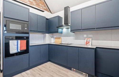 #111 New Farm with hot tub and Sauna - Sleeps 18 - Near Elmore Park - " Perfect for Contractors and Families - Parking space for 10 cars" - Foto 43