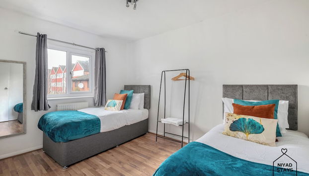 Hale Lodge, Beautiful 3 BR Home With Free Parking - Foto 3, Habitación