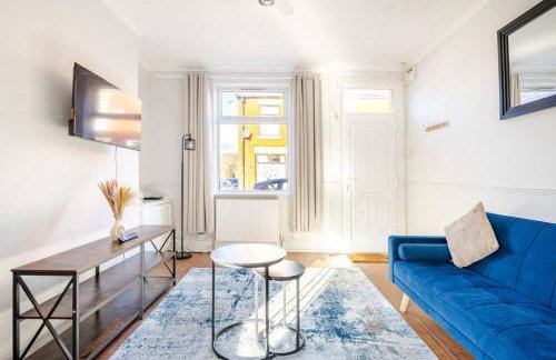 2BR Home in Gorton, Free Parking & Wi-Fi - Foto 8
