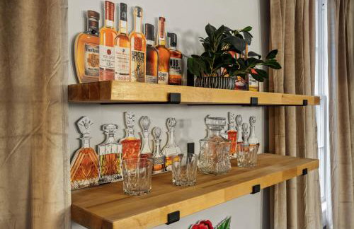 Bourbon-themed home w arcade & hot tub for groups - Foto 43