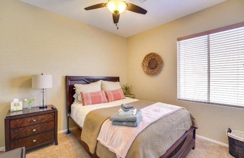 Upscale Henderson Hideaway with Private Patio! - Foto 18