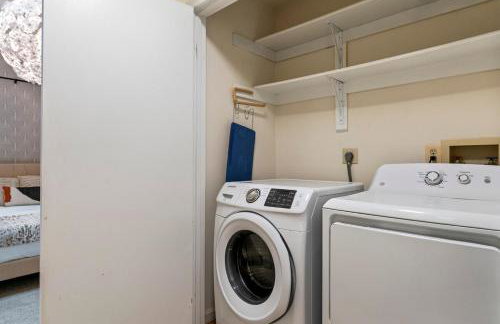 Lakeside Stay Metro, INOVA, Dining & Shops Nearby! - Foto 36