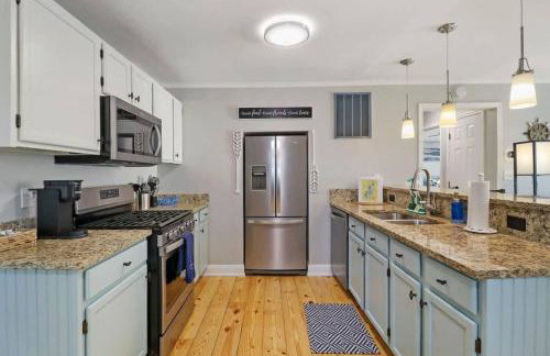 Cute & Cozy Lakeview House on Chain O Lakes with Hot Tub Option - Foto 6