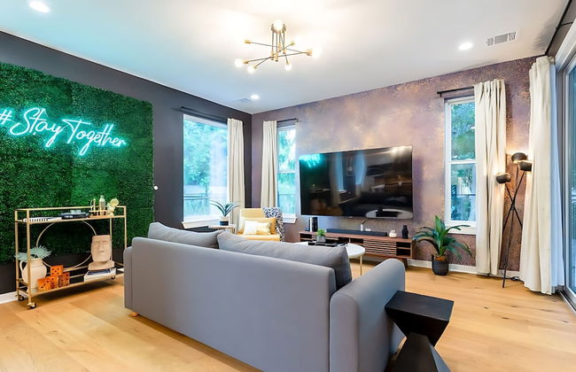 5 000 SQ FT Private 10br Compound DT 6 Min Drive - Photo 5