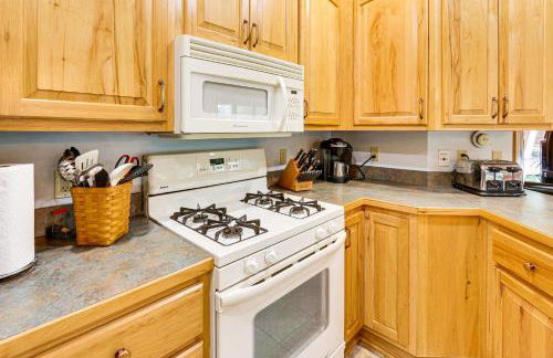 Lakefront Tower Home with Shared Dock! - Foto 9