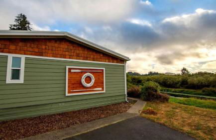 Cozy Waterfront Cottage with Hot Tub in Lakeside, Oregon - Foto 34