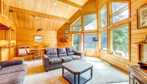 Hot Tub, 1 Mi to Beach 12-Acre Fort Bragg Cabin! - Foto 5