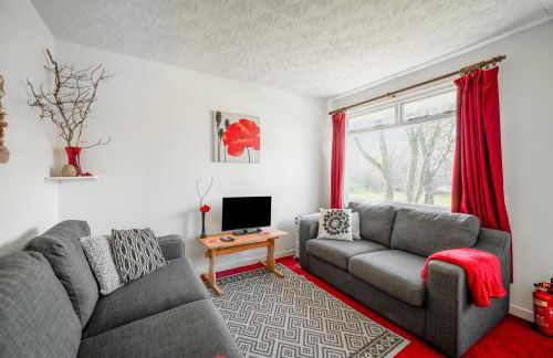 2 Bed Chalet - Sleeps 3 - River and mountain views - Foto 9