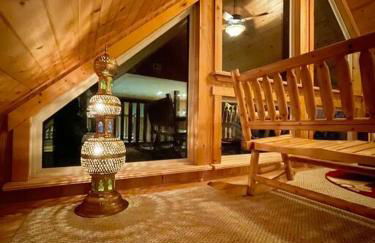 One of a Kind Rustic Log Cabin near Bryce Resort - Large Game Room - Fire Pit - Large Deck - BBQ - Foto 7
