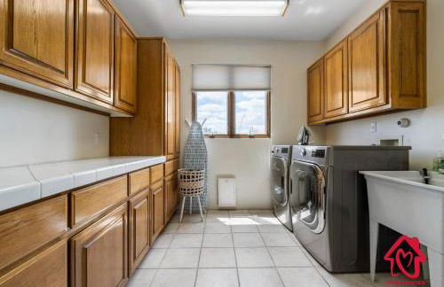 Elena's Sandia Sanctuary - An Irvie Home - Photo 39