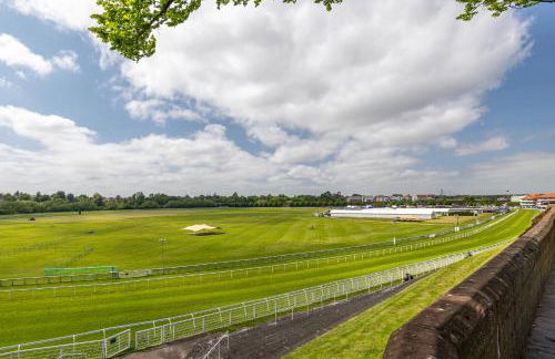 *NEW* Little Pyecroft House, Chester - Photo 64