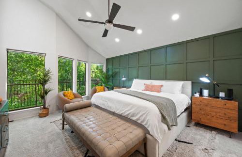 Garland Treehouse Villa: Patio Feasts & Creekside by Vacation Your way - Foto 27