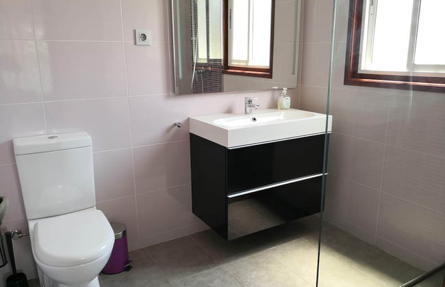 Villa con gran piscina en zona residencial - Photo 10