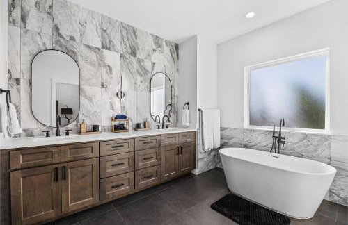 Spacious 3BR Home Near NRG Stadium, Medical Center and Downtown with Backyard, Gazebo and Fire Pit, Pet-Friendly - Foto 3