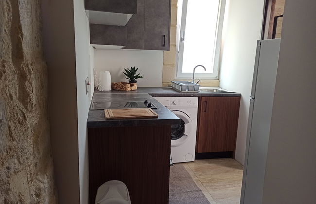 Beautiful 1-bed Apartment in Ħal Qormi - Photo 5