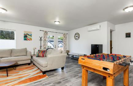 Twin Oaks Retreat by AvantStay Mins to Freeland - Photo 5