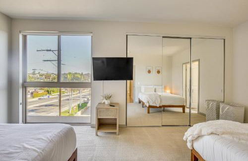 By Seaport Village and Navy Base! Chic Condo with Pool - Foto 16