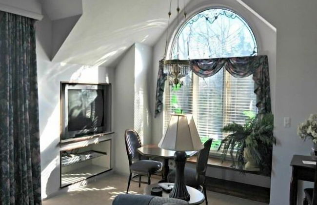 Luxury Mountain Getaways - Photo 3