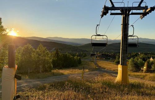 2 BR Basecamp Bliss at Kicking Horse Near Ski Hill - Foto 20