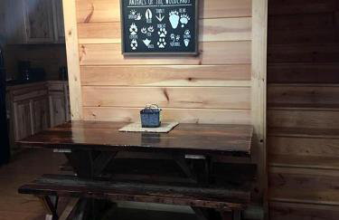 Authentic Stunning Cabin Rental with Private Jacuzzi near Huntington, West Virginia - Foto 7