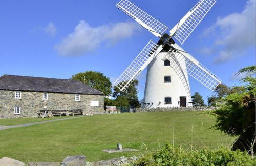 Adorable private couples retreat with hot tub - Photo 39