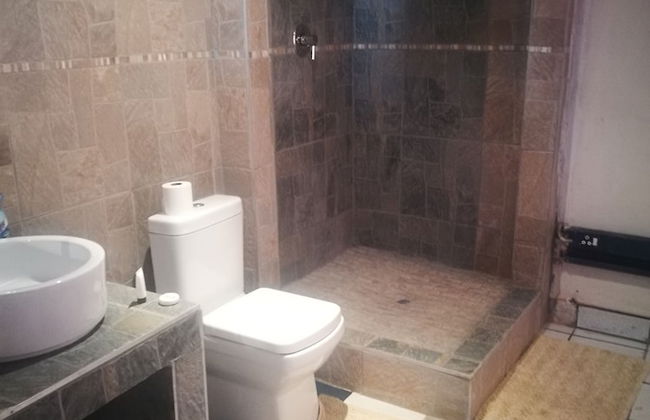 Naisar Sparkling White Apartment - Photo 3