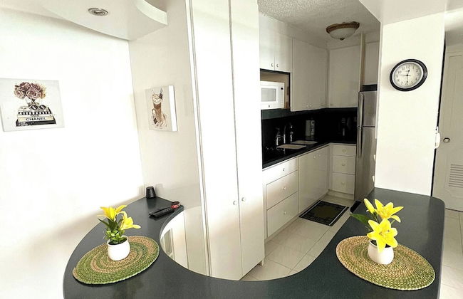 Gorgeous Ocean View 1br With Beach Access & Pool - Photo 9