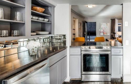 Spacious 2-Bed Dallas Condo Patio Resort Pool - Foto 10