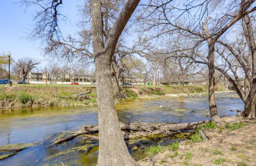 Creekside Cottage with Deck and Hot Tub in Belton - Foto 29
