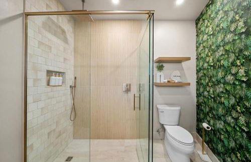 New Luxe Riverfront Home, Launch & Dock, Gamerooms - Foto 28