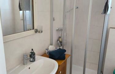 AufmLohr - Appartement mit 3 Schlafzimmern- 4 Einzelbetten- für 4 Personen - in Leverkusen Hitdorf - Private Parkplätze vorhanden- - Foto 27