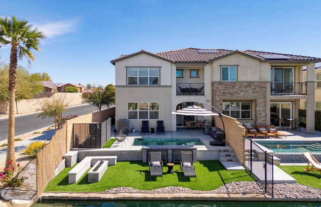 Lakefront w/ Private Pool, Great for Festival Season Lago Luxe by Avantstay - Foto 37