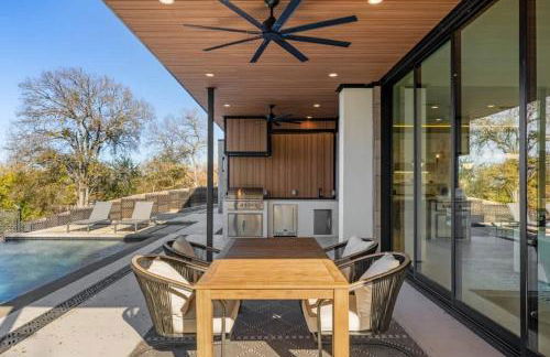 Barton Springs Luxe Heated Pool Spa Sleeps 16 - Photo 14